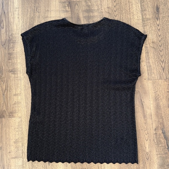 TANJAY Black Short Sleeve Textured Top - Picture 5 of 6